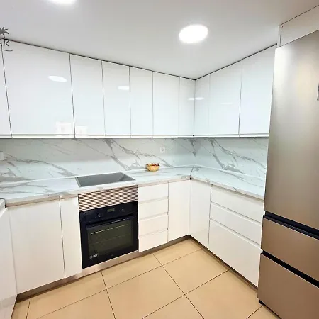Ukelele - 6p Modern Flat With Pool & Parking * 료렛 드 마르